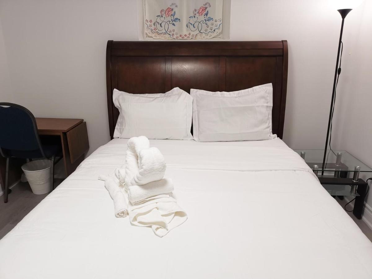 Tidy Private Rooms With Full Kitchen Toronto Kültér fotó