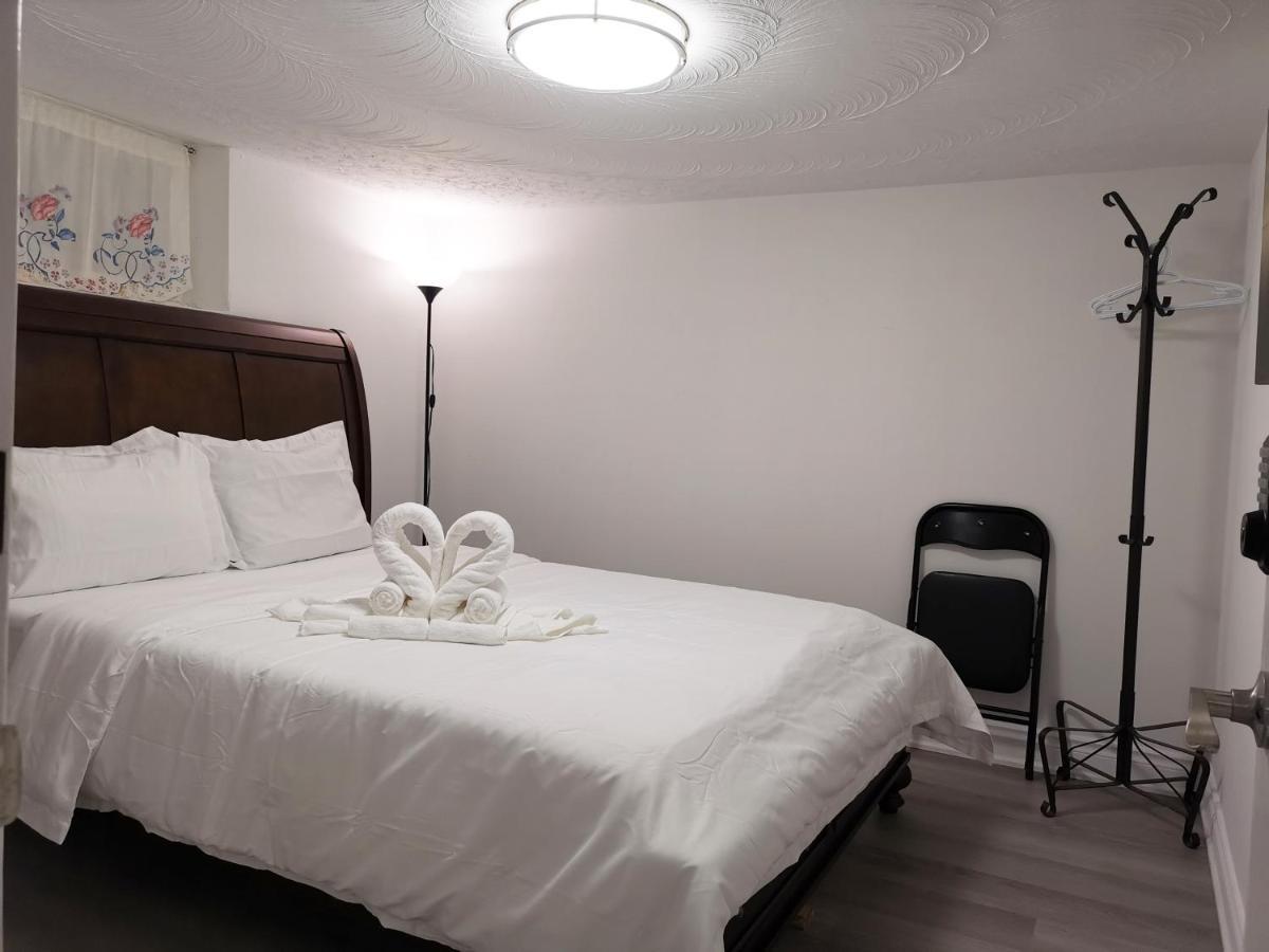 Tidy Private Rooms With Full Kitchen Toronto Kültér fotó